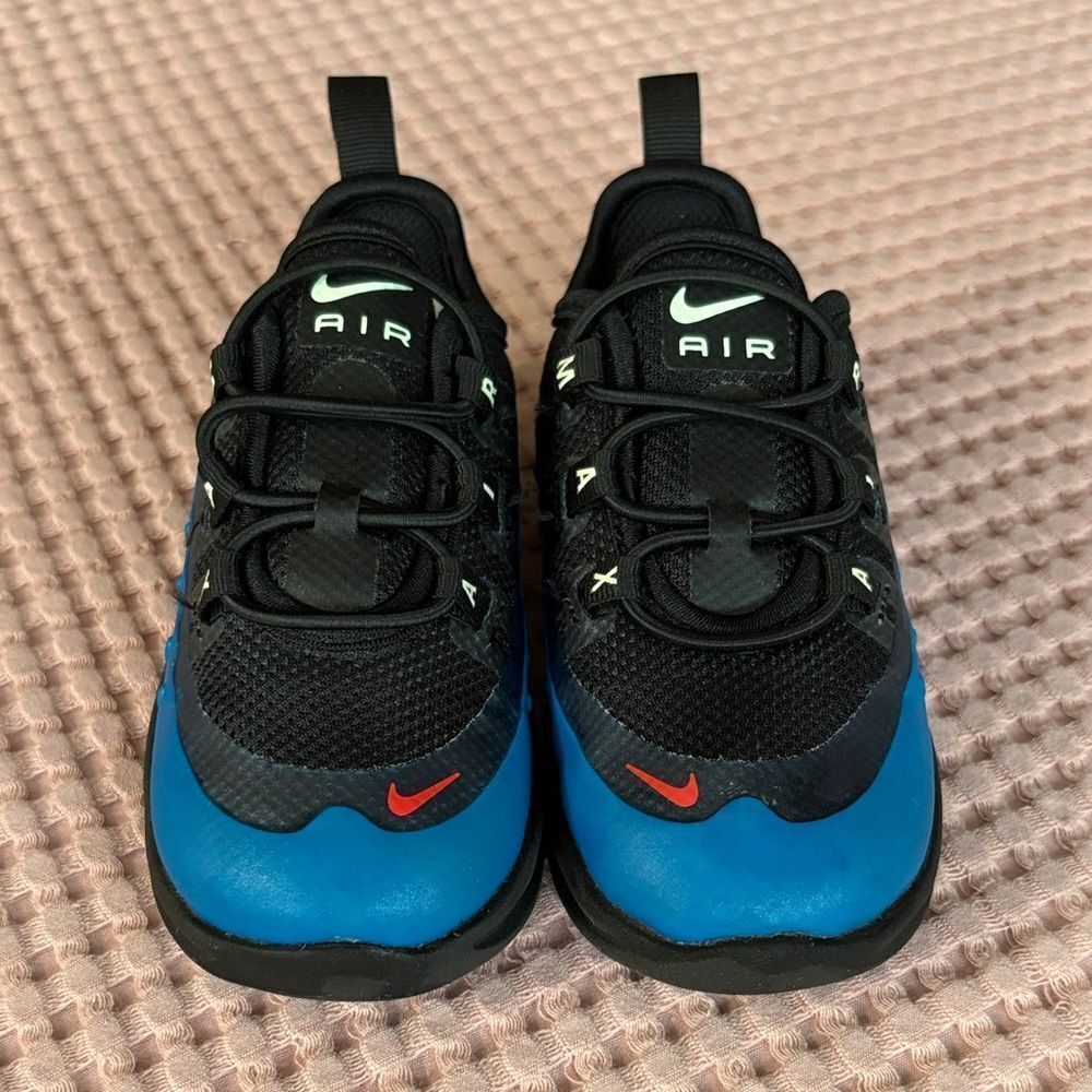Barely Worn Nike Air Max Axis Kids Sneakers Black and Blue with Red Accents 7C